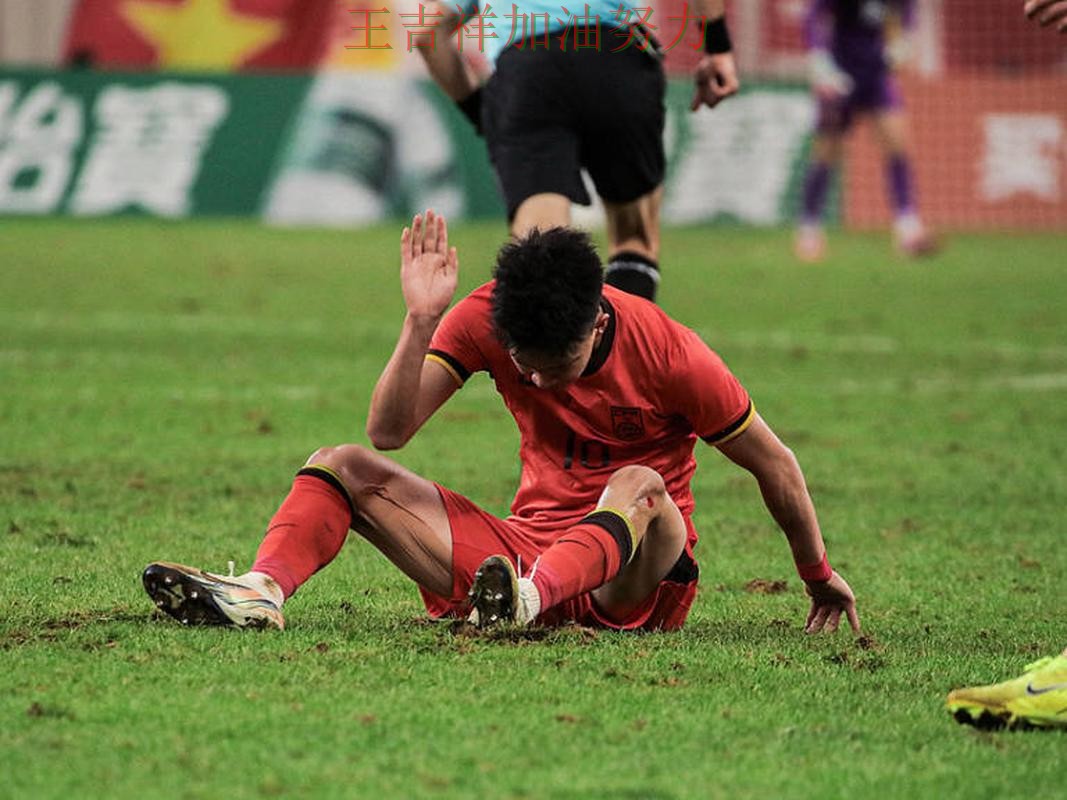 中国田径队绝杀取胜点燃全场气氛 防守端问题再次暴露 中国田径队绝杀取胜点燃全场气氛 防守端问题再次暴露